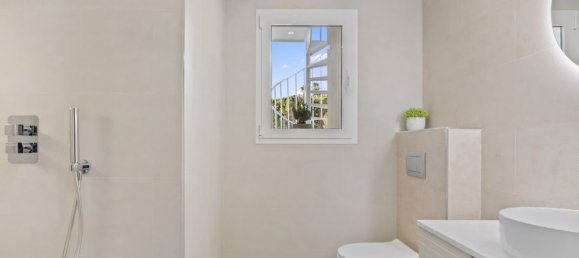 3 bedrooms Penthouse in Marbella, Spain No. 179615 16