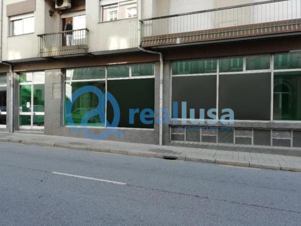 386m² Shop in Porto, Portugal No. 8095