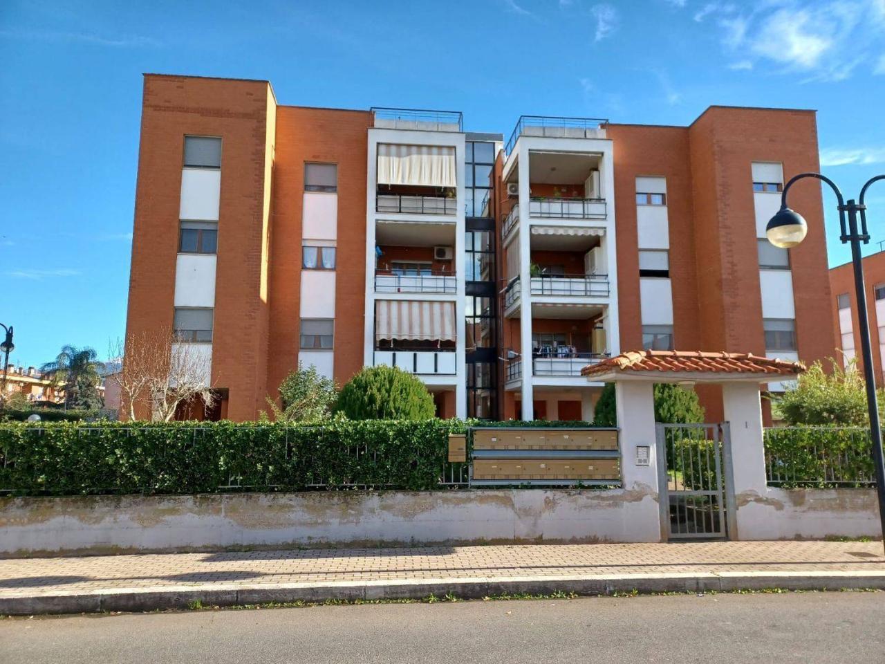 4غرفة شقة في Cisterna di Latina, Italy رقم 120626