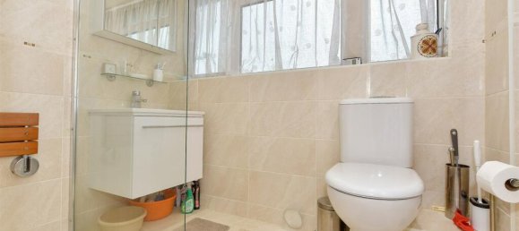 3 bedrooms House in Essex, United Kingdom No. 4072 9