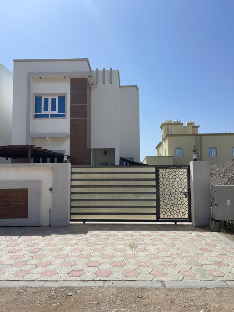 Недвижимость с 5 спальнями в Эс Сиб, Оман № 1595