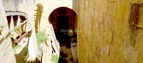 Отель, гостиница с 5 спальнями в Сенглеа, Мальта № 1730 6