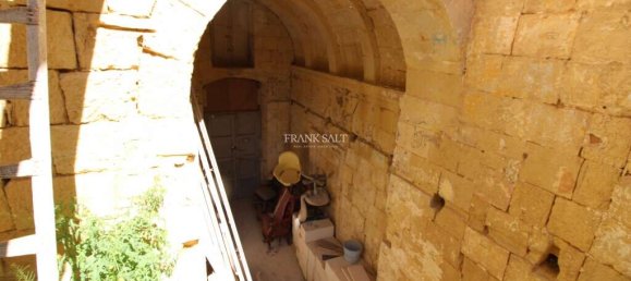 Отель, гостиница с 5 спальнями в Сенглеа, Мальта № 1730 3