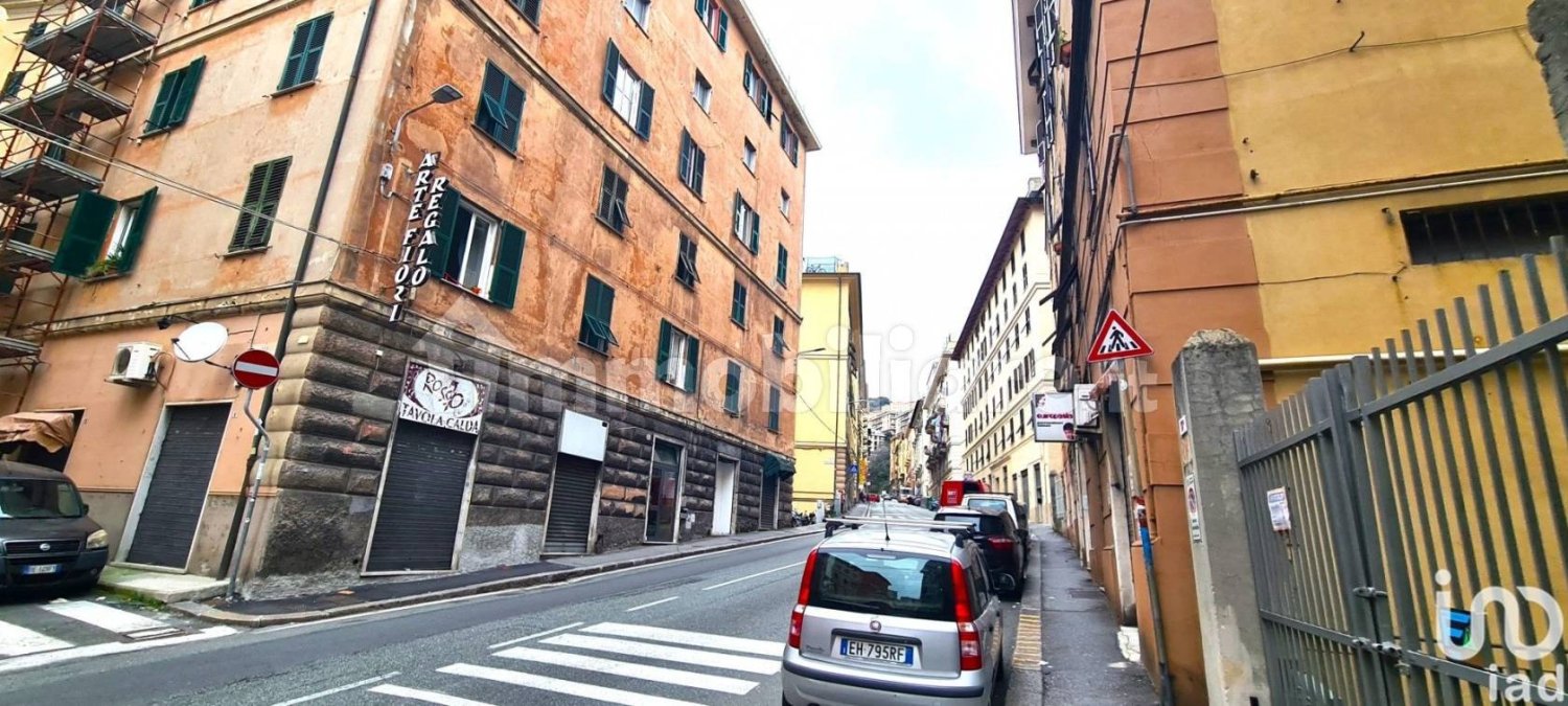3 rooms Commercial property in Genoa, Italy No. 105187
