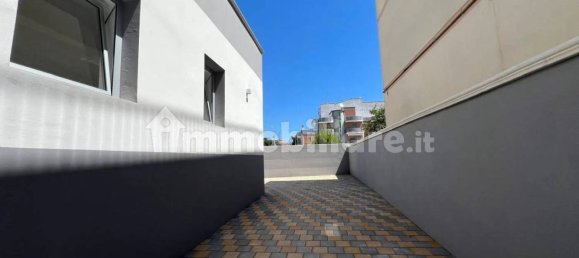 Imóvel comercial de 1 divisão em Grumo Appula, Italy N.º 260065 11