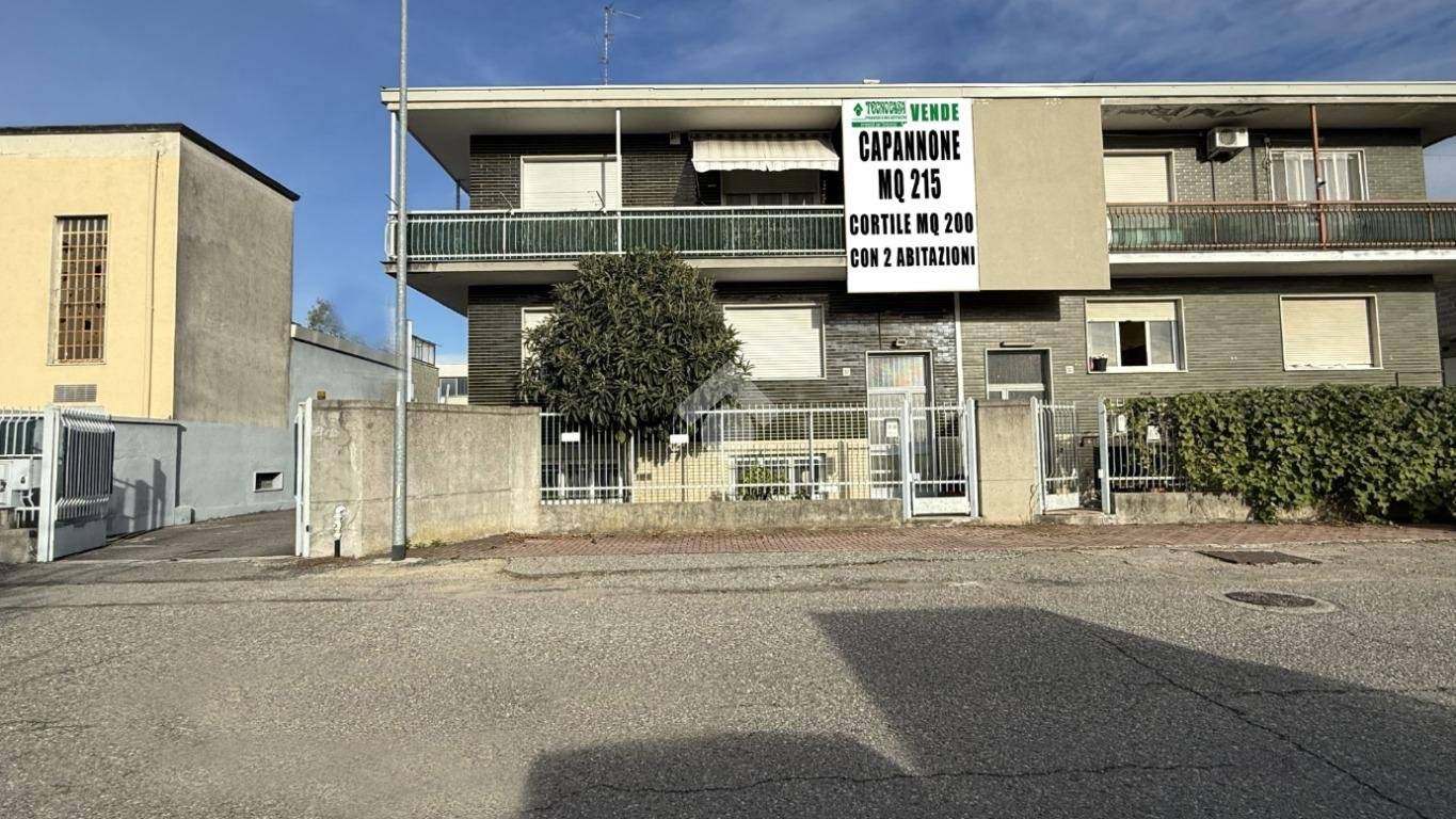 Lagerhaus in Paderno Dugnano, Italy 455m², Nr. 135862