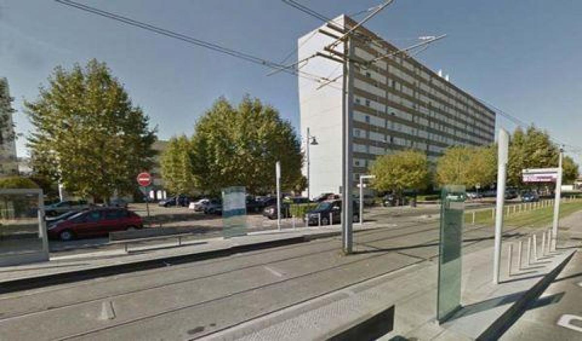  محل تجاري في Cenon, France رقم 17403