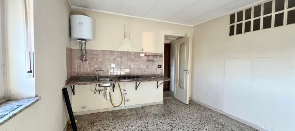 3 rooms Apartment in Turin, Italy No. 137591 3