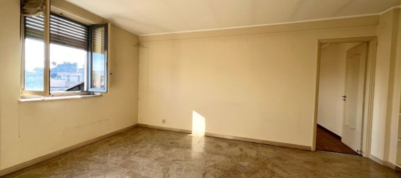3 rooms Apartment in Turin, Italy No. 137591 9