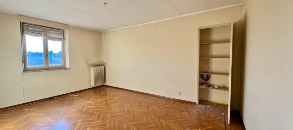 3 rooms Apartment in Turin, Italy No. 137591 16