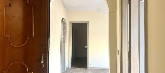 3 rooms Apartment in Turin, Italy No. 137591 2