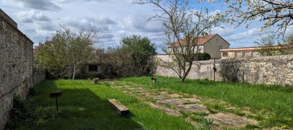 Casa de 5 dormitorios en La Loupe, France No. 71245 2