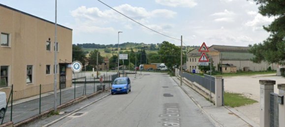 7 rooms Apartment in Treia, Italy No. 99331 2