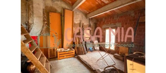 4 rooms House in Cortemaggiore, Italy No. 223199 20