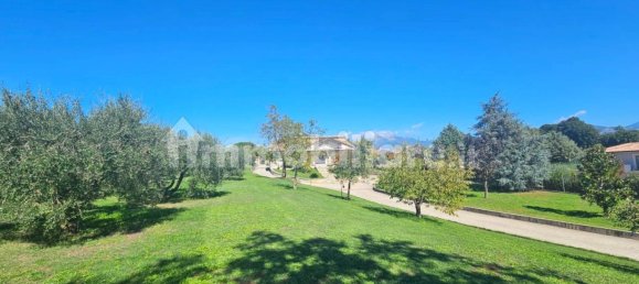 4 bedrooms Villa in Frosinone, Italy No. 82912 4