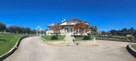 4 bedrooms Villa in Frosinone, Italy No. 82912 5