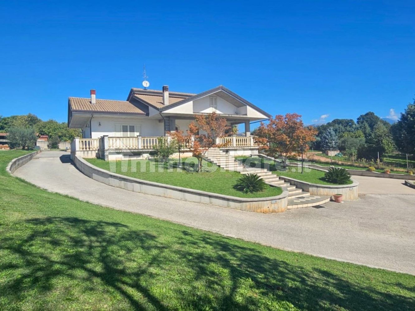 4 bedrooms Villa in Frosinone, Italy No. 82912