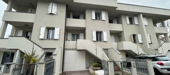 Casa de 5 divisões em Mirandola, Italy N.º 196193 2