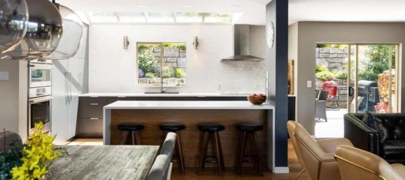 4 bedrooms House in British Columbia, Canada No. 1066 12