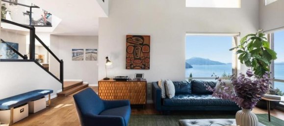 4 bedrooms House in British Columbia, Canada No. 1066 4