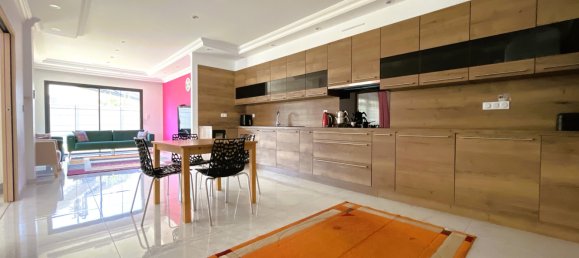 5 bedrooms House in Luisant, France No. 250691 6