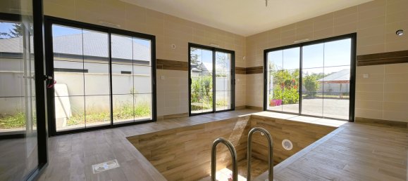 5 bedrooms House in Luisant, France No. 250691 21