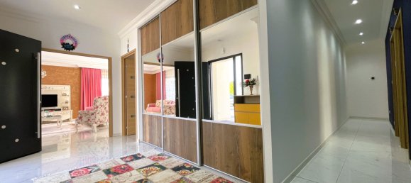 5 bedrooms House in Luisant, France No. 250691 10