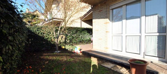 2 bedrooms House in Caronno Pertusella, Italy No. 145294 3