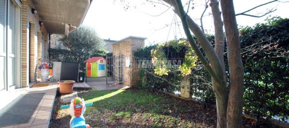 2 bedrooms House in Caronno Pertusella, Italy No. 145294 2