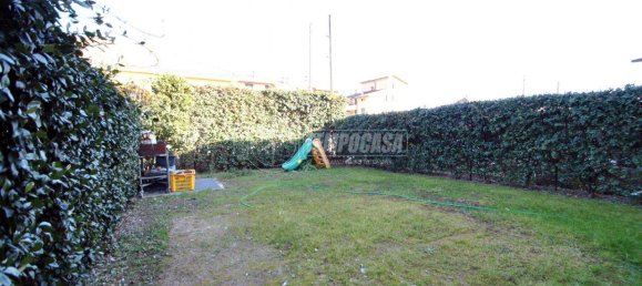 2 bedrooms House in Caronno Pertusella, Italy No. 145294 10