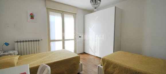 2 bedrooms House in Caronno Pertusella, Italy No. 145294 14