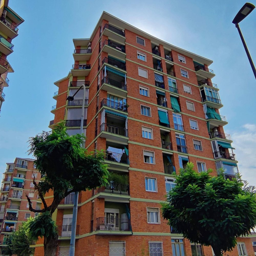 4 bedrooms Apartment in Turin, Italy No. 400762