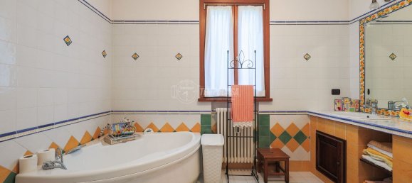 11 rooms House in San Clemente, Italy No. 89393 37