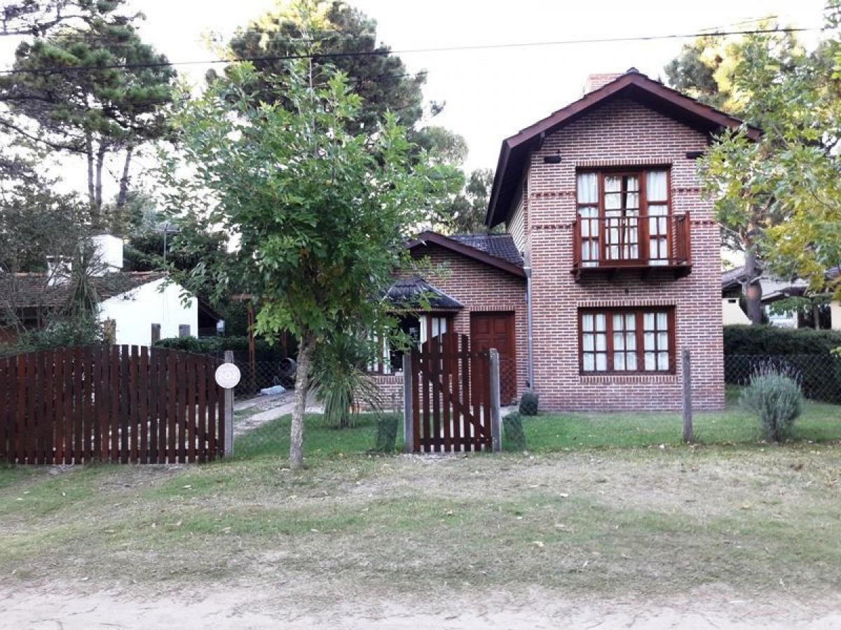 3 bedrooms House in Mar del Plata, Argentina No. 86954