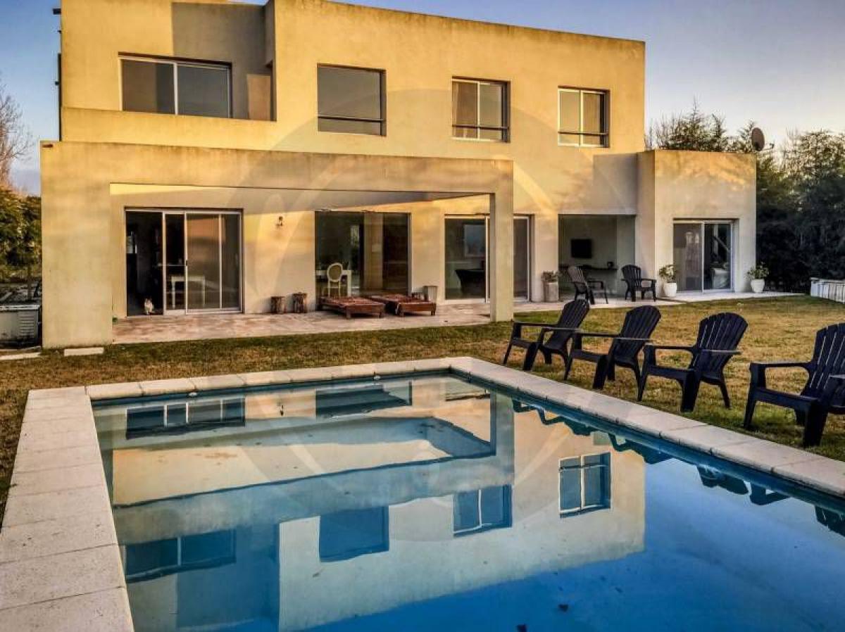 3 bedrooms House in Escobar, Argentina No. 57801