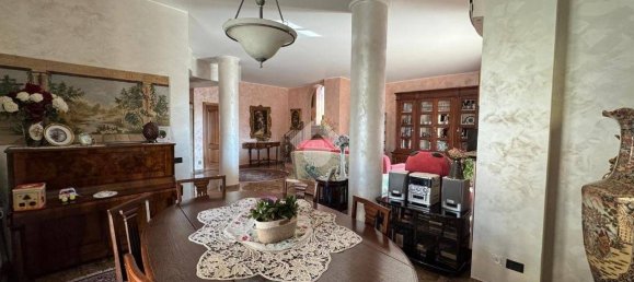 3 bedrooms Villa in Madone, Italy No. 210551 8