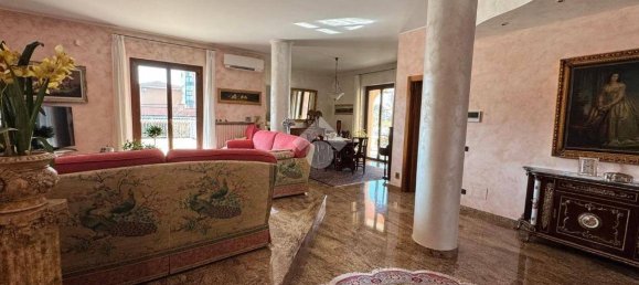 3 bedrooms Villa in Madone, Italy No. 210551 6