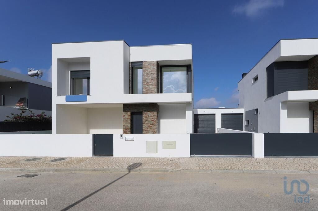 3 bedrooms Villa in Setubal, Portugal No. 130898