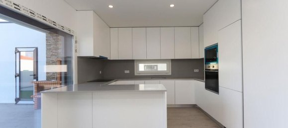 3 bedrooms Villa in Setubal, Portugal No. 130898 5