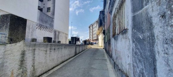 900m² Building in O Milladoiro, Spain No. 49540 8