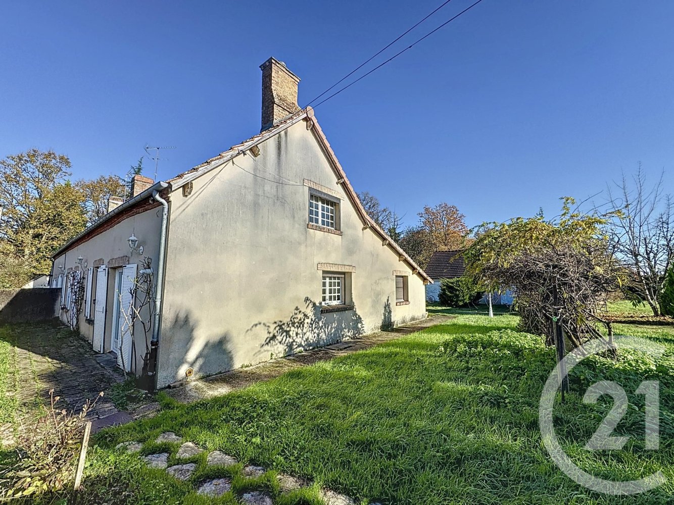 Casa de 6 dormitorios en Nouan-le-Fuzelier, France No. 159644