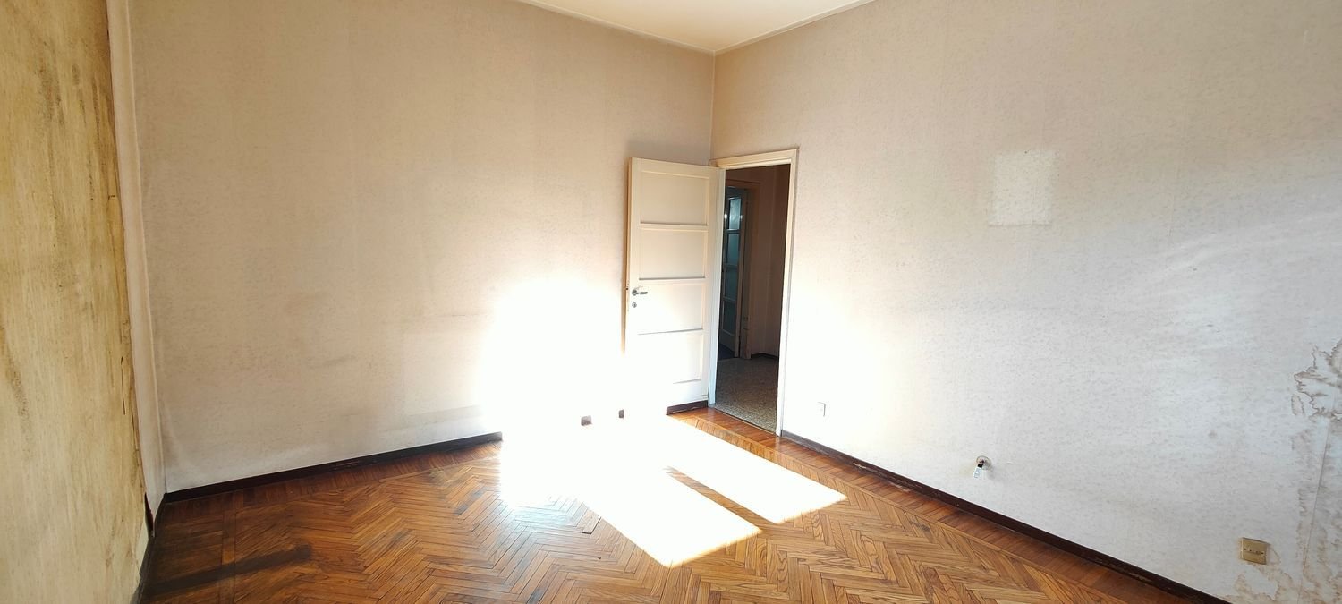 3 rooms Apartment in Milan, Italy No. 245151