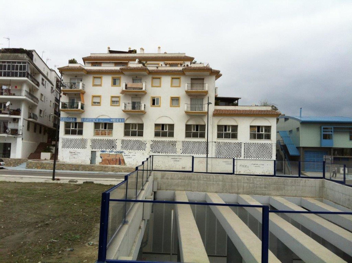 1120m² Commercial property in Marbella, Spain No. 76584