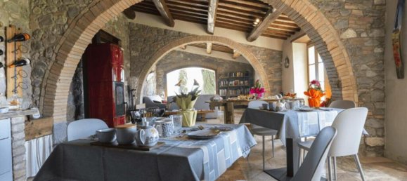 3 Schlafzimmer Haus in Radicofani, Italy, Nr. 54050 9