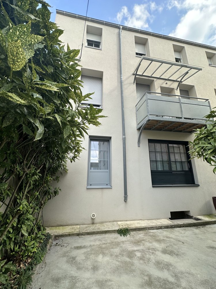 363m² Building in Mulhouse, France No. 66345