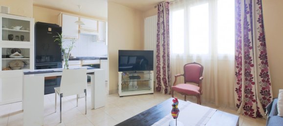 Studio à Courbevoie, France No. 168727 2