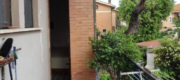 Дом с 9 комнатами в Фьюмичино, Италия № 95829 5