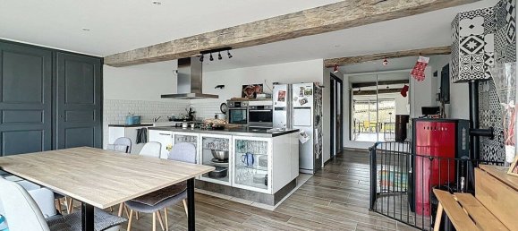 2 bedrooms House in Villecheneve, France No. 197984 2