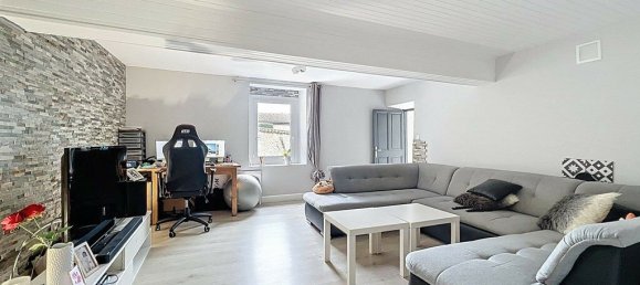 2 bedrooms House in Villecheneve, France No. 197984 4