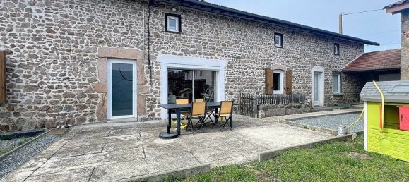 2 bedrooms House in Villecheneve, France No. 197984 6